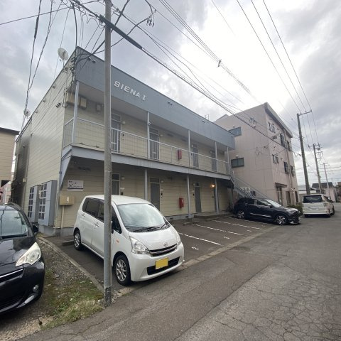 メゾンシエナⅠの駐車場