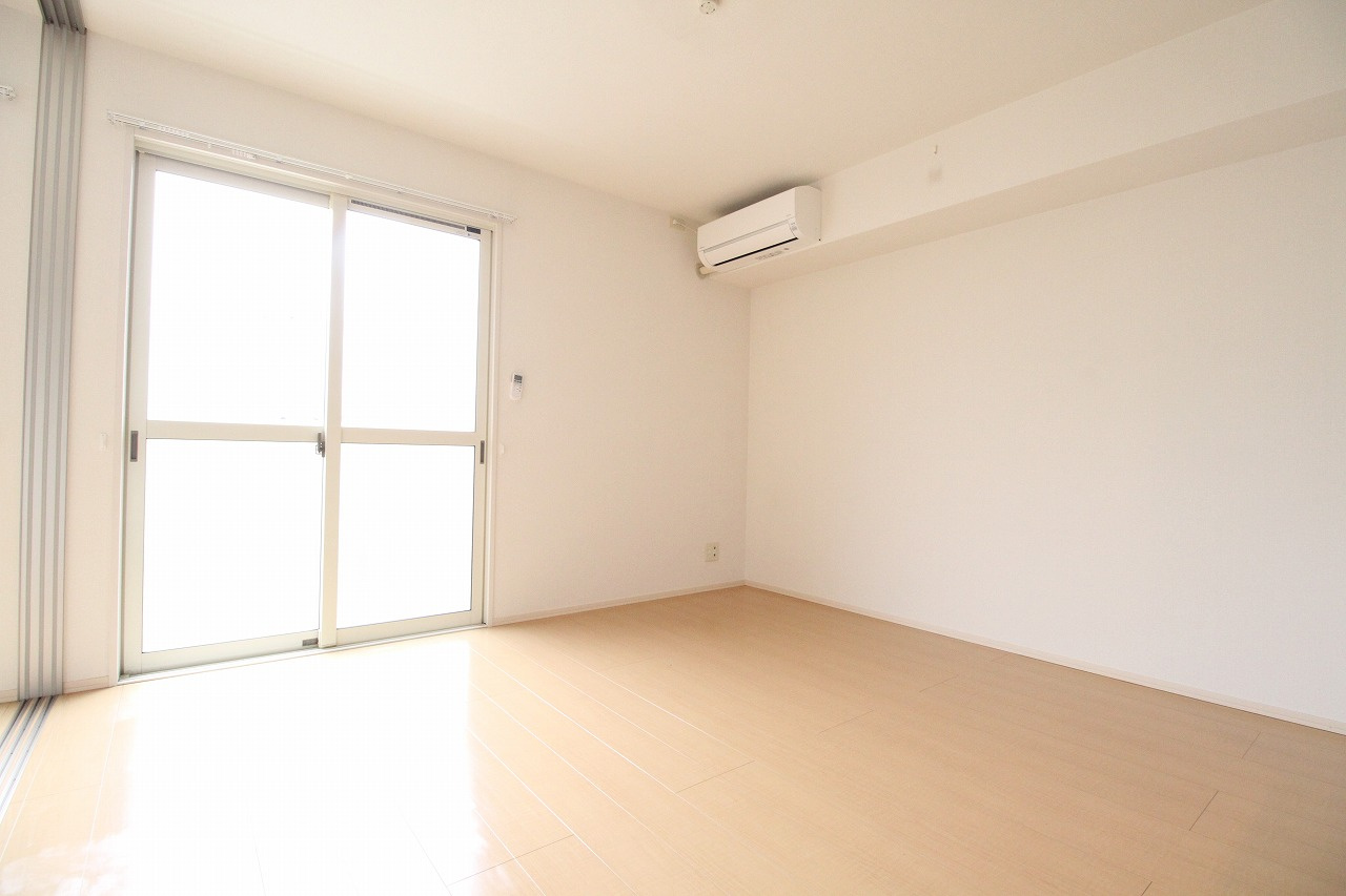 N’ｓBLANC　B・C・D棟の居間・リビング|こちらのリビングで趣味の時間をお楽しみください