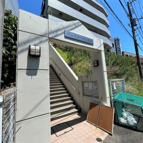 リュミエール上永谷のエントランス