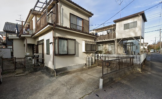 【外観】 | 敷地52坪、建物43坪の大邸宅！現在ご入居中ですので、お引き渡し後に、ご自身でお好みのリフォームを掛ける事も可能です♪