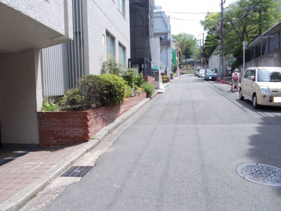 【周辺】 | 新南千里マンション | 前面道路