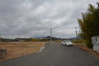 【前面道路含む現地写真】
