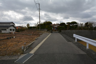 【前面道路含む現地写真】