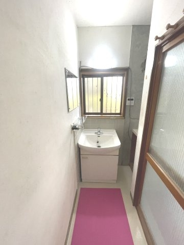 伊豆高原　売別荘の洗面所