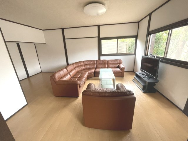 伊豆高原　売別荘の居間・リビング|使いやすい居間です