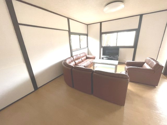 伊豆高原　売別荘の居間・リビング|ゆったり過ごせるリビングです