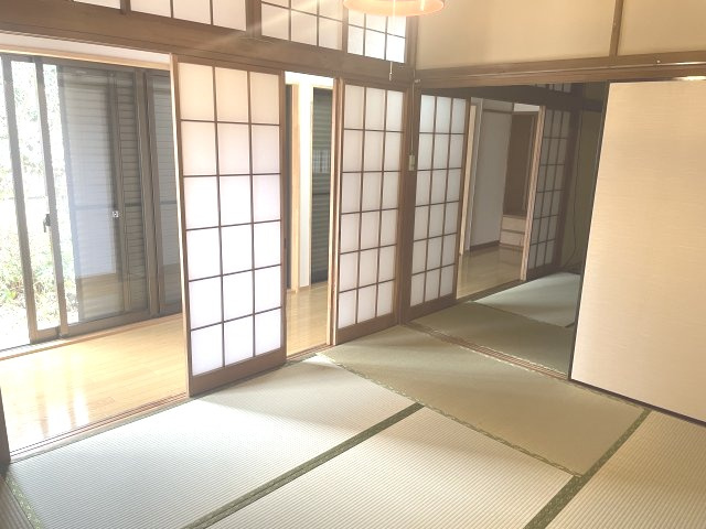 伊豆高原　売別荘の和室|6畳和室　お隣の8畳とつながります