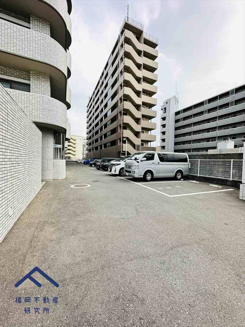ライオンズマンション箱崎南の駐車場