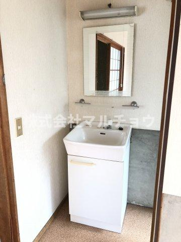 浦西アパートの洗面所|脱衣スペースもあります