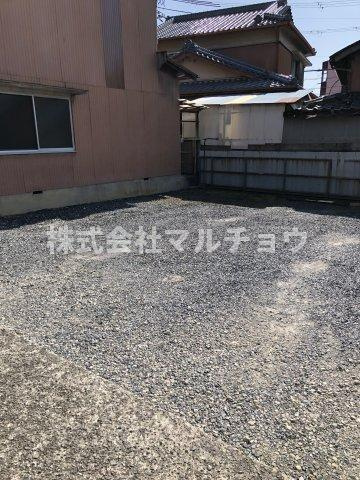 浦西アパートの駐車場|駐車スペースもあります