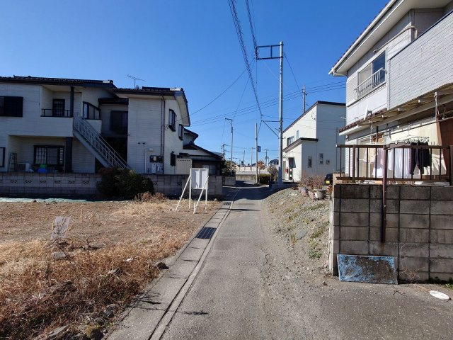 高崎市下豊岡町売土地の前面道路含む現地写真