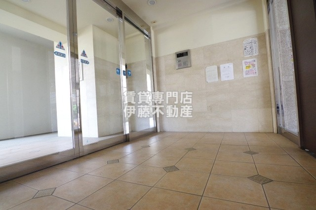 ハピネス天塚のエントランス