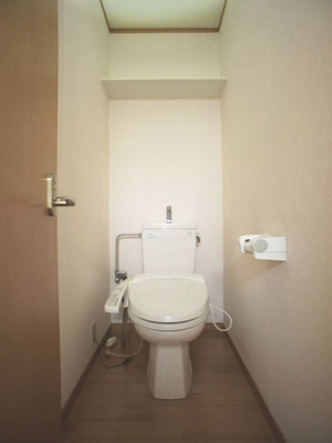 【トイレ】 | ラフォーレ・栄町B | 温水洗浄暖房便座機能付きです♪