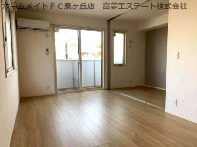 【居間・リビング】 | アンソレイエA棟 | ※同物件・反転タイプの写真