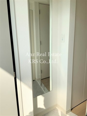 【設備】 | アドバンス大阪グロウス | 玄関には姿見鏡があってお出かけ前にチェックができます♪