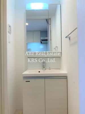 【洗面所】 | アドバンス大阪グロウス | 縦型の洗面化粧台！鏡も大きくて見やすいです♪