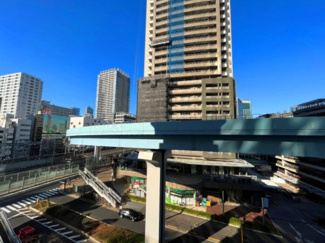 【展望】 | 【 View 】
木の暖かさをより感じさせてくれる太陽の光、一日の始まりを心地よく演出してくれます。窓から入る気持ちのいい風で、活力がみなぎることでしょう。