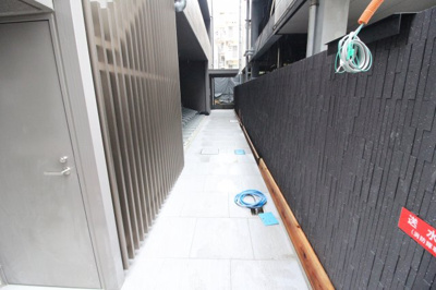 【エントランス】 | ブリリアントコートパーリオ | エントランス前