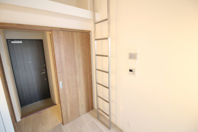 【設備】 | ブリリアントコートパーリオ | 天井収納への梯子