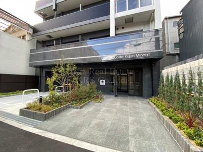 【エントランス】 | グランカリテ九条南 | グリーンが素敵なエントランス♪