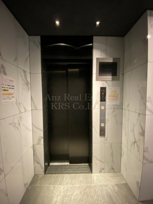 【その他共用部分】 | グランカリテ九条南 | エレベーターは防犯カメラが付いているので、安心です♪