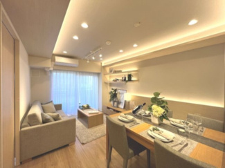 【外観】 | 【 Living　room 】
木の暖かさを感じられ、団欒とした生活を送ることができるリビングルーム。気持ちのいい日の光の下、ゆっくりとしたくつろげる時間を楽しみませんか？