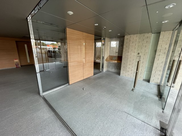 弥生が丘ハウシーズのエントランス