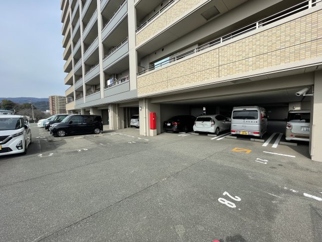 弥生が丘ハウシーズの駐車場