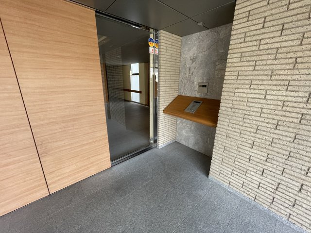 弥生が丘ハウシーズのエントランス