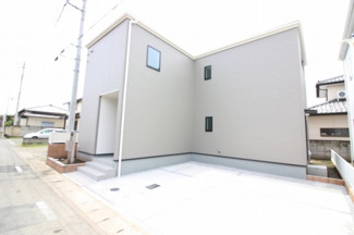 【外観】 | 【2号棟】ストレージルーム付きの4LDK新築住宅☆