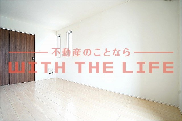 フォルトゥーナ【キャッシュバック対象物件】の居間・リビング|ゆったり過ごせるリビングです