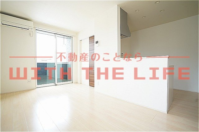 フォルトゥーナ【キャッシュバック対象物件】の居間・リビング|こちらの居間で趣味の時間をお楽しみください