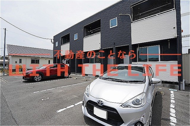 フォルトゥーナ【キャッシュバック対象物件】の駐車場|車をお持ちの方に嬉しい駐車場付きの物件です