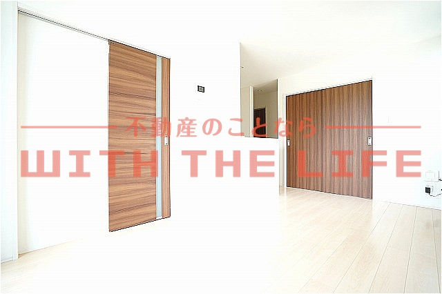 フォルトゥーナ【キャッシュバック対象物件】の居間・リビング|ゆったり過ごせる居間です