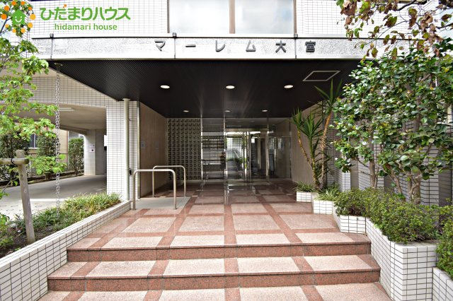 西区三橋6丁目　中古マンション　マーレム大宮のエントランス