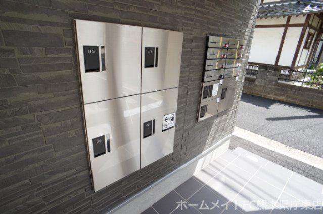 ADC黒髪のエントランス|写真は同施工会社の類似物件となります。