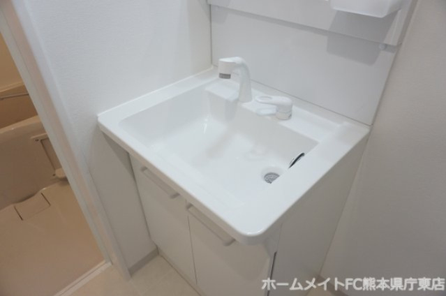 ADC黒髪の独立洗面台|写真は同施工会社の類似物件となります。