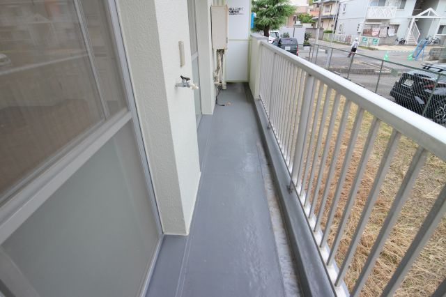 名谷農住団地Ｂ棟のバルコニー