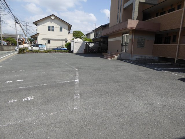 ロックフィールド萩の駐車場