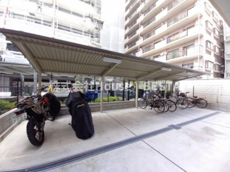 セレニテ神戸西クレアの駐車場