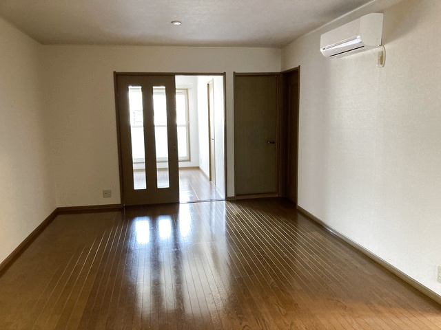 グレイス青葉台の居間・リビング