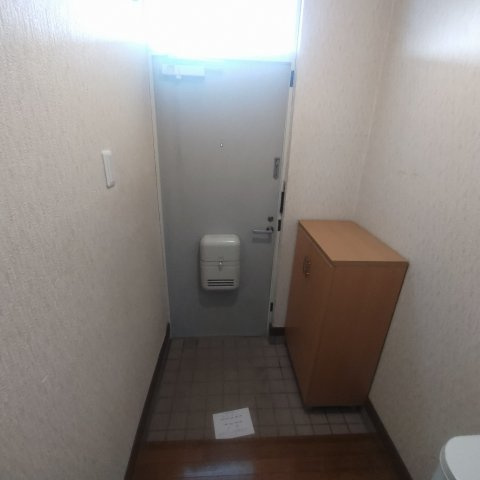 高木ハイツ（鷲別町）の玄関