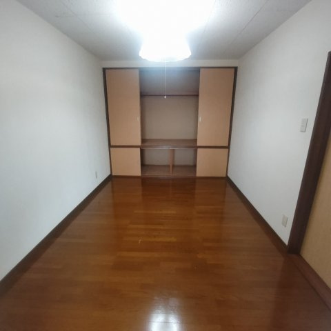 高木ハイツ（鷲別町）の洋室