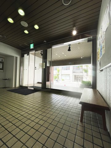 ロアジール難波のエントランス