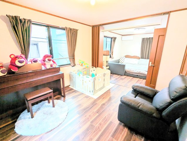 墨田区東駒形４丁目鉄骨造戸建の洋室|隣接と洋室とつなげると14帖の広々した１室としても使えます