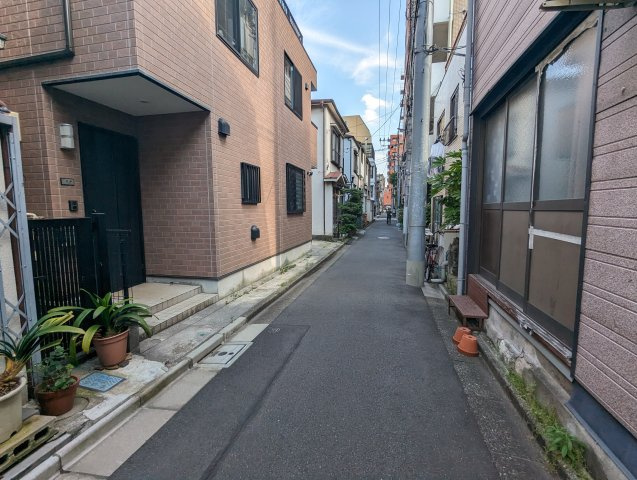墨田区東駒形４丁目鉄骨造戸建の前面道路含む現地写真