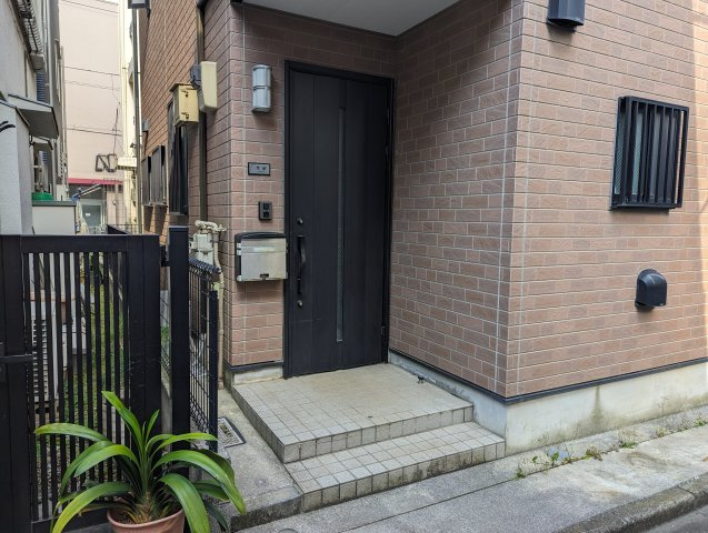 墨田区東駒形４丁目鉄骨造戸建の玄関