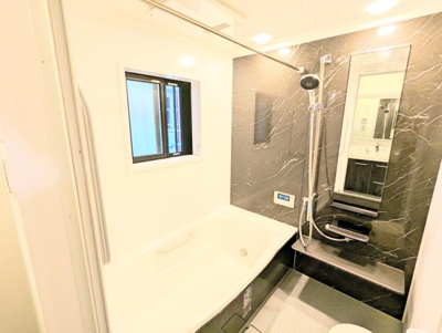 【浴室】 | 墨田区東駒形４丁目鉄骨造戸建 | １６１６サイズのゆったりした浴室