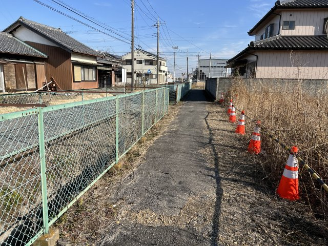足次町　売地1区画の前面道路含む現地写真