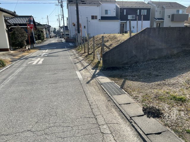 坂下町　売地の前面道路含む現地写真